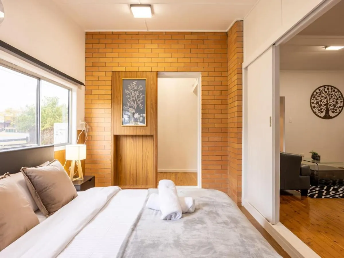 Peaceful 3Beds Affordable Home Near Bne Airport 布里斯班 度假居